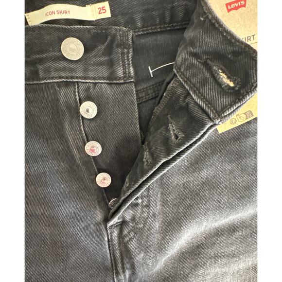 NWT Levi's Premium Icon Denim Skirt Dark Mirror Black Raw Hem Size 25 - Picture 7 of 14